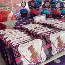 Popstar party supplies (17)
